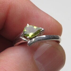 *925 Sterling Silver Genuine Peridot Ring